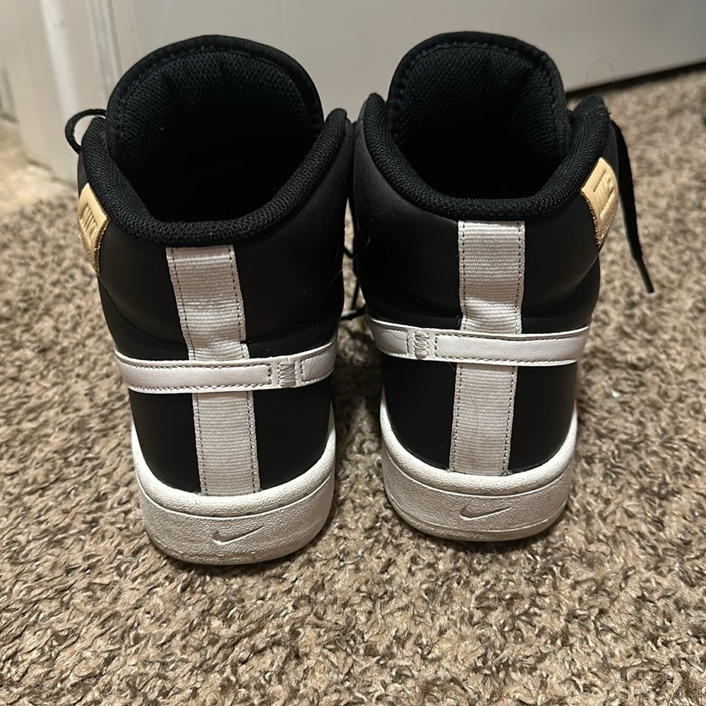 Nike - Picture 3 of 4